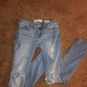 hollister skinny jeans !